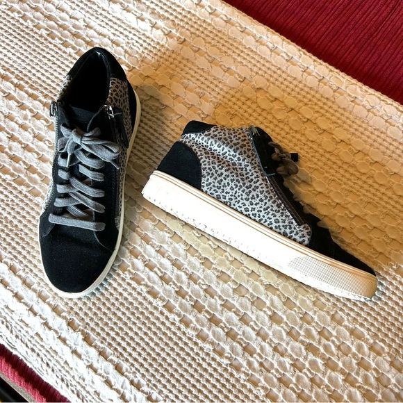 Blondo Waterproof Leather Sneakers. Size 8. - Picture 2 of 14